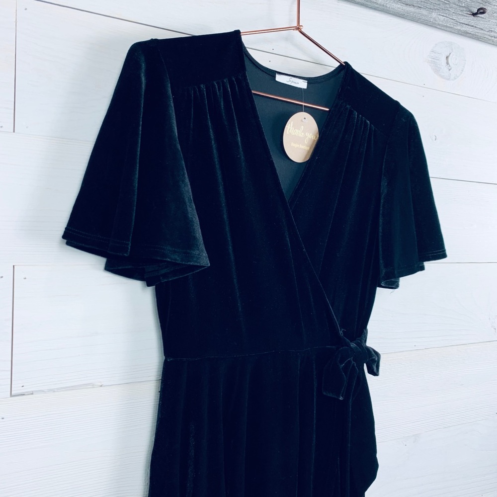 1 LEFT Sasha Velvet Black Dress, Must have 🌹 - Picture 3 of 7